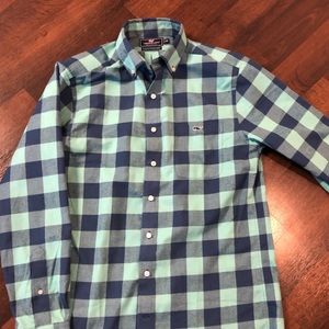 Vineyard Vines button down- Slim Fit Tucker Shirt!